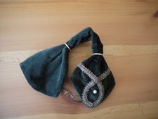 Geldkatze aus Baumwollsamt mit Posamentenborte und Perle