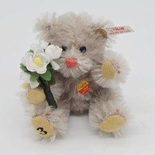 Steiff Ewiger Kalender Teddybär mit Blumen Monat März 10 cm