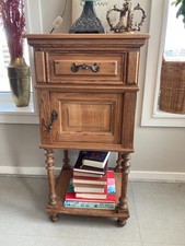 Nachtkästchen antik