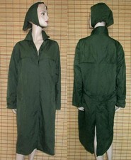 GRÜNER REGENMANTEL - RAINCOAT