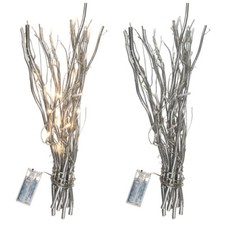 Silberfarbene Zweige mit LED