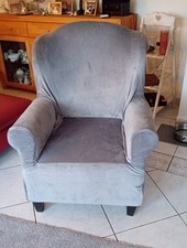 Ohrensessel in Rot-Weiss-kariert. Gebe Noch Einen Grauen Überzug Dazu.