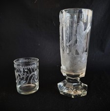 Großes Pokalglas aufwendig beschliff. "Indianer beim skalpieren" um 1840 H 23 cm