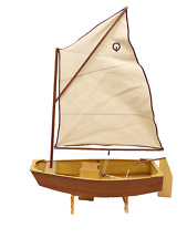 Modellschiff Schiffsmodell OPTI mit Stoffsegel und Ständer Optimist