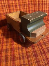 antiker Holz-LKW aud der DDR