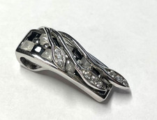 Extravaganter Anhänger