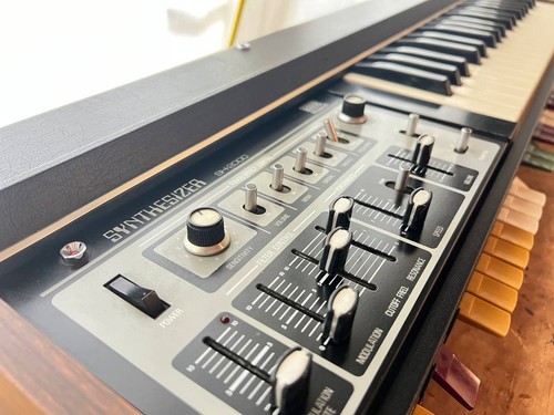 Roland 2000 synthesizer - roland,