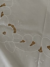 Große weiße Richelieu