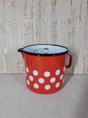 Roter emaille schnabeltopf mit - emaille,