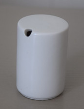 Kleiner einzelner Salz- oder Pfefferstreuer, Porzellan, weiß, schlicht, elegant