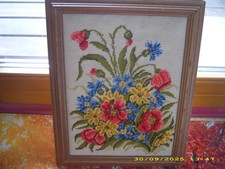Gobelin Stick-Bild 36 x 46 cm , Blumen Gebinde mit Holz-Rahmen ,  gut !