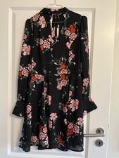 Rückenfreies Kleid Blume