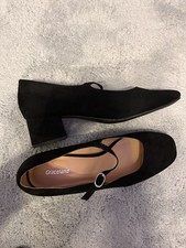 Schwarze Mary-Jane-Pumps von