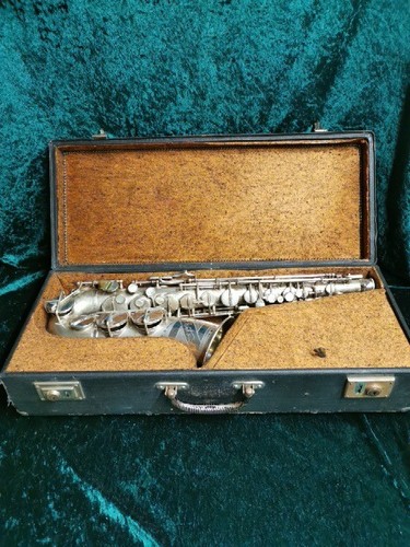 Saxophone alto stencil - saxophone,, alto,