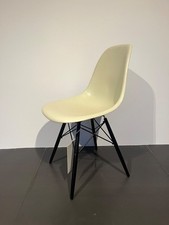 vitra Eames Fiber Chair