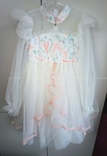 Elegantes weißes Vintage-Kleid mit Blumendruck und Rüschen für Mädchen Größe 150