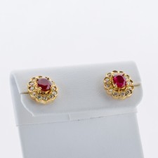 Rubin- und Diamantohrringe aus