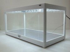 Klarsichtbox Vitrine mit LED-Deckenbeleuchtung Spiegelboden weiß für Modellautos