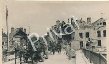 Foto WK II Soldaten Vormarsch Stadt Ruine Häuser Frankreich France H1.35