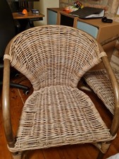 Rattanstuhl mit Armlehnen, handgefertigt, Farbe dunkles braun, NP 107,00 EUR