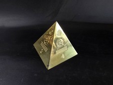 Vintage Meditation Pyramide -