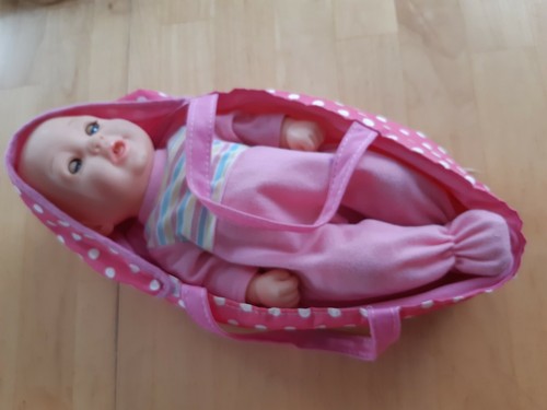 Bespielt puppe mit tragetasche - bespielt,