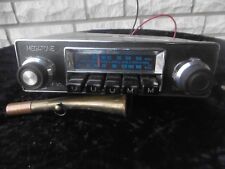 Gepflegtes Oldtimer Autoradio von Megatone mit blauer Skala