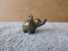 Elefant Sanyo aus Messing Figur Tier Gluttöter Anhänger ca 40g Tierfigur Werbung