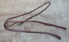 Stehendes  Martingal rotbraun feines englisches Leder weich  Polo Martingal WB