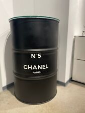 Stilvolle Upcycling-Tonne mit Glasplatte – Ölfass • Metalltonnen • Hocker 