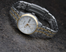 Rivado Uhr Damenuhr Frauenuhr Quarzuhr Datumanzeige silber / gold