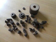 Sammlung  alter  Zahnräder aus Holz