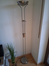 Stehlampe mit Leselampe