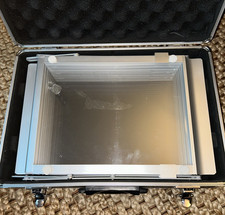 Tragbarer A4 klappbarer Prospekt Literatur Bodenständer Silber & Reiseetui