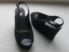 Schwarze Slingback Keilpumps