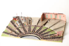 Spur N  Diorama  Zufahrten zum Lokschuppen  auf Platte 28x38 cm  (322299)