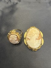 Kamee-Goldring und eine