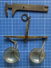 Apothekerwaage und Schieblehre Messing
