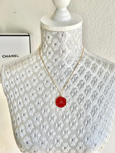 Kamelie anhänger chanel - 🌺,