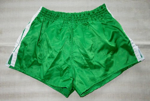 Grüne sporthose glanzshorts - sporthose,