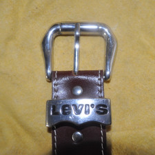Levis Ledergürtel, B: 4 cm  L:  113,5 cm mit Schnalle