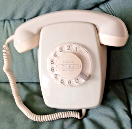 Altes wandtelefon wählscheibe - wandtelefon,