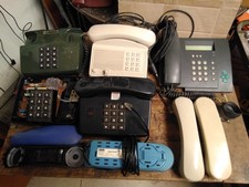 gr. Konvolut an Ersatzteilen für ältere Telefone mit  Tasten