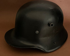 Schwarzer Stahlhelm Sammler