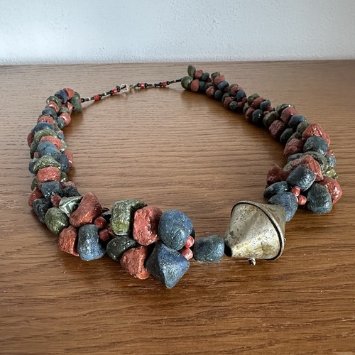 Dekorative kette bunte steine - bunte,