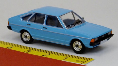 Passat 1977 hellblau - b1,