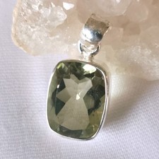 Anhänger mit einem facettierten Prasiolith, 925er Silber grüner Amethyst - Grün