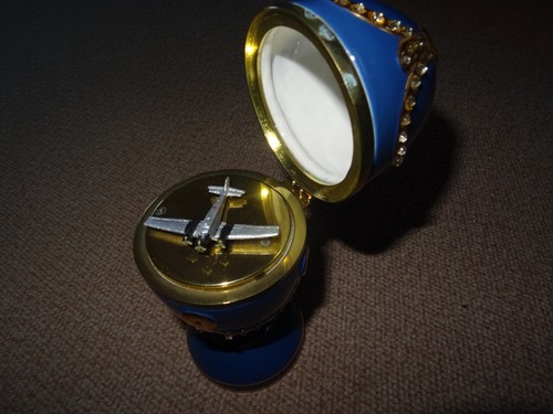 Alte tante faberge ei - tante, im