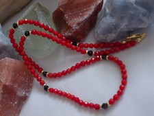 Rote-Bambus-Koralle, Spinell