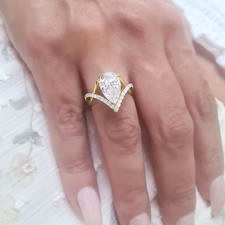 3,10 Kt Birne Weiß Diamant